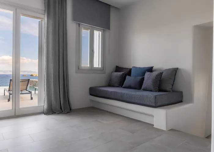 Poseidon Of Paros & Otel