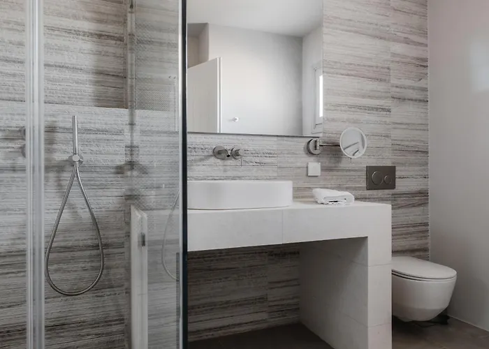 Poseidon Of Paros & 5* Chrisi Akti (Paros)