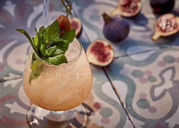 Poseidon Of Paros & Отель